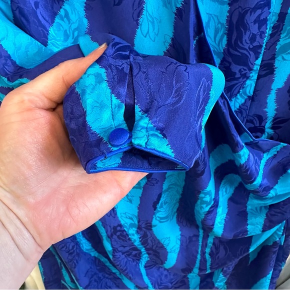 Vintage Flora Kung blue silk wrap dress - Picture 7 of 8